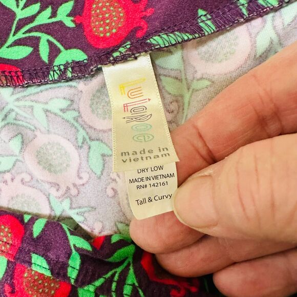 LuLaRoe Women's Tall & Curvy Leggings Red/Green Floral Pattern Black Background - Picture 3 of 4